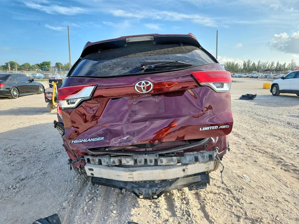Продаж на аукціоні авто 2018 Toyota Highlander, vin: 5TDDZRFH6JS865742, номер лоту: 61999436