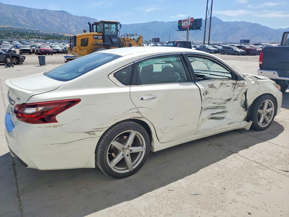 Продажа на аукционе авто 2017 Nissan Altima, vin: 1N4AL3AP0HN347468, номер лота: 59674496