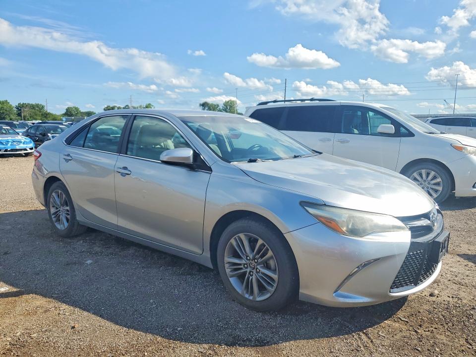 58498276 :رقم المزاد ، 4T1BF1FK8FU888323 vin ، 2015 Toyota Camry مزاد بيع