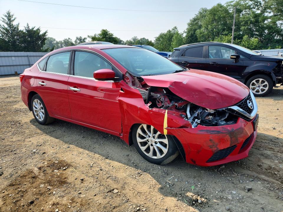 61476026 :رقم المزاد ، 3N1AB7AP4JY262472 vin ، 2018 Nissan Sentra مزاد بيع