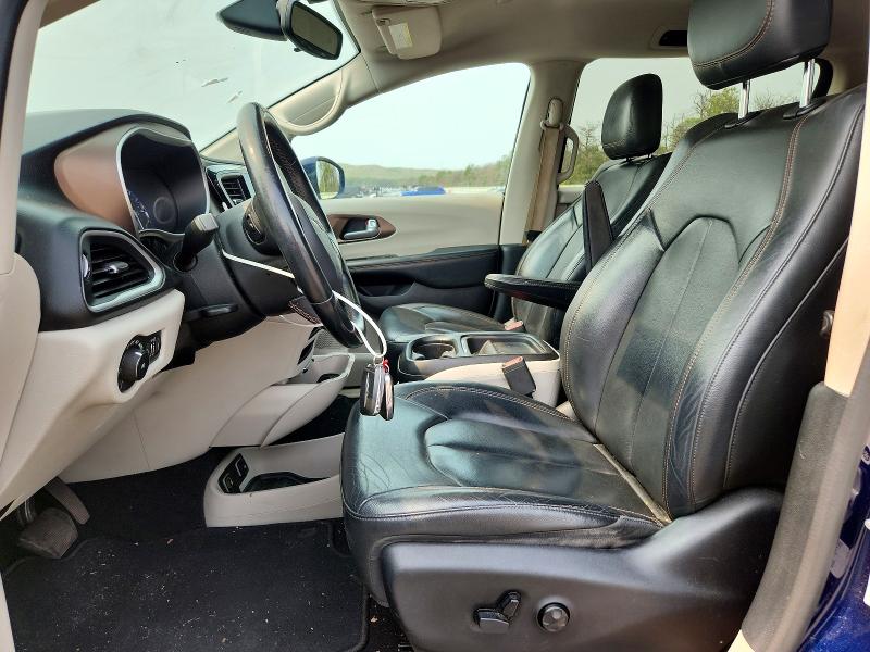 60698296 :رقم المزاد ، 2C4RC1BG4HR519651 vin ، 2017 Chrysler Pacifica مزاد بيع