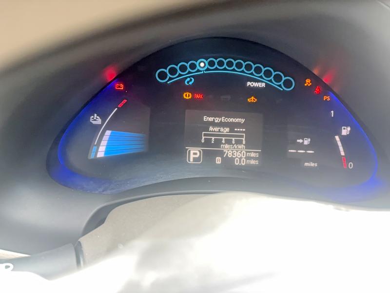 2011 Nissan Leaf მანქანა იყიდება აუქციონზე, vin: JN1AZ0CP1BT005036, აუქციონის ნომერი: 62499146