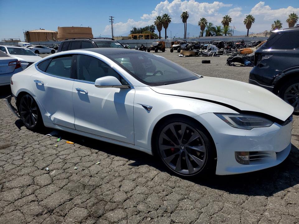 Продажа на аукционе авто 2019 Tesla Model S, vin: 5YJSA1E41KF339829, номер лота: 60976836