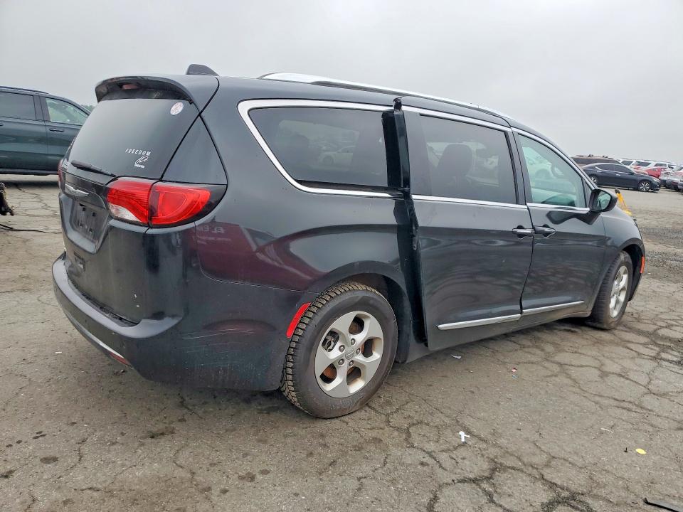 2017 Chrysler Pacifica მანქანა იყიდება აუქციონზე, vin: 2C4RC1EG6HR759733, აუქციონის ნომერი: 60027256