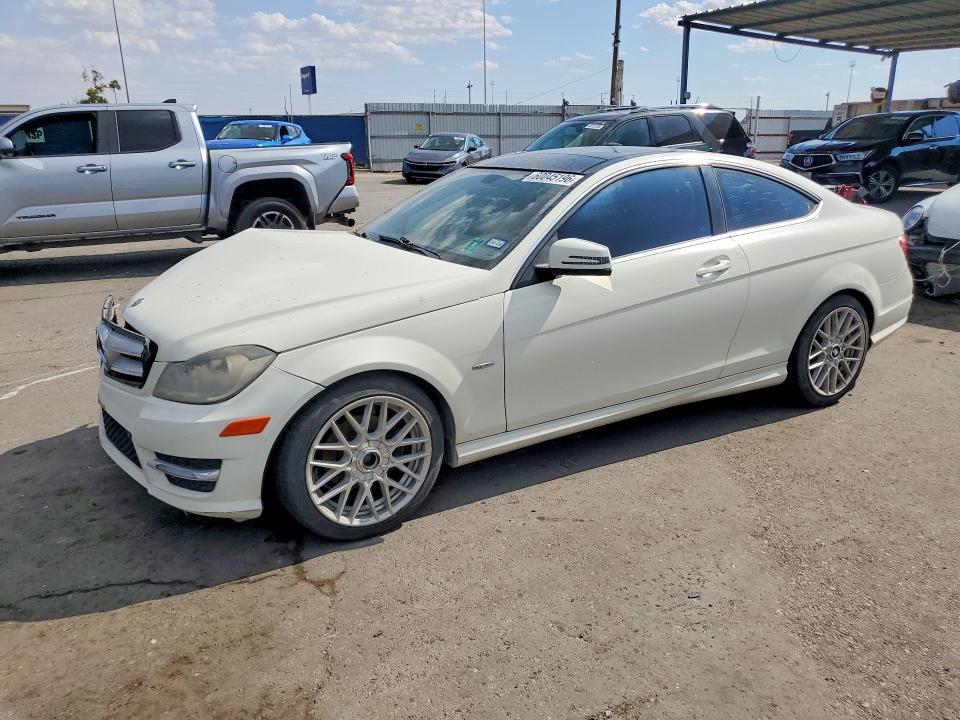 2012 Mercedes-benz C მანქანა იყიდება აუქციონზე, vin: WDDGJ4HB9CF801106, აუქციონის ნომერი: 60045196