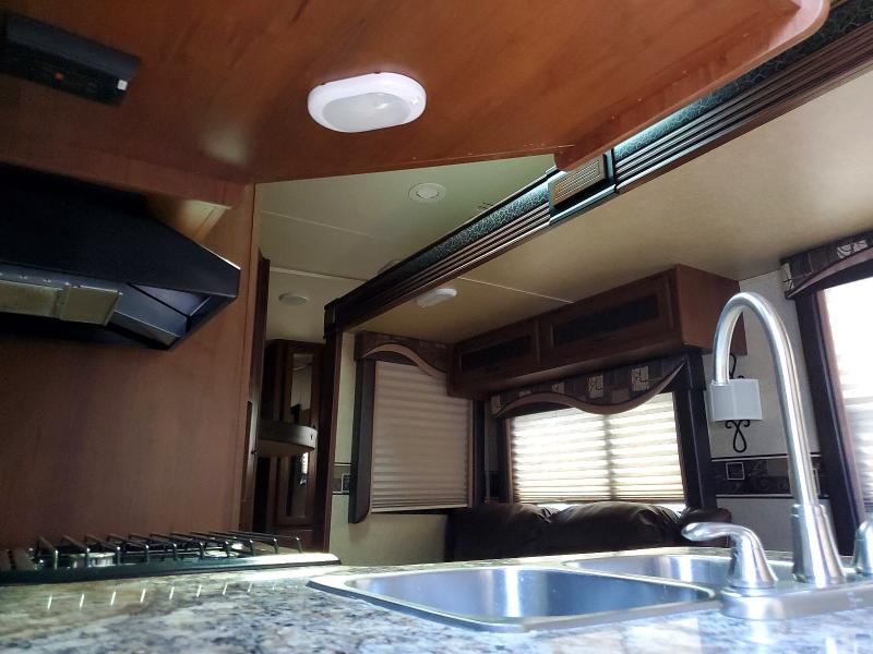 59120526 :رقم المزاد ، 1UJCJ0BS5F1PP0304 vin ، 2015 Jayco Eagle مزاد بيع