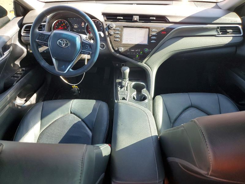 61619646 :رقم المزاد ، 4T1B61HK3JU630152 vin ، 2018 Toyota Camry مزاد بيع