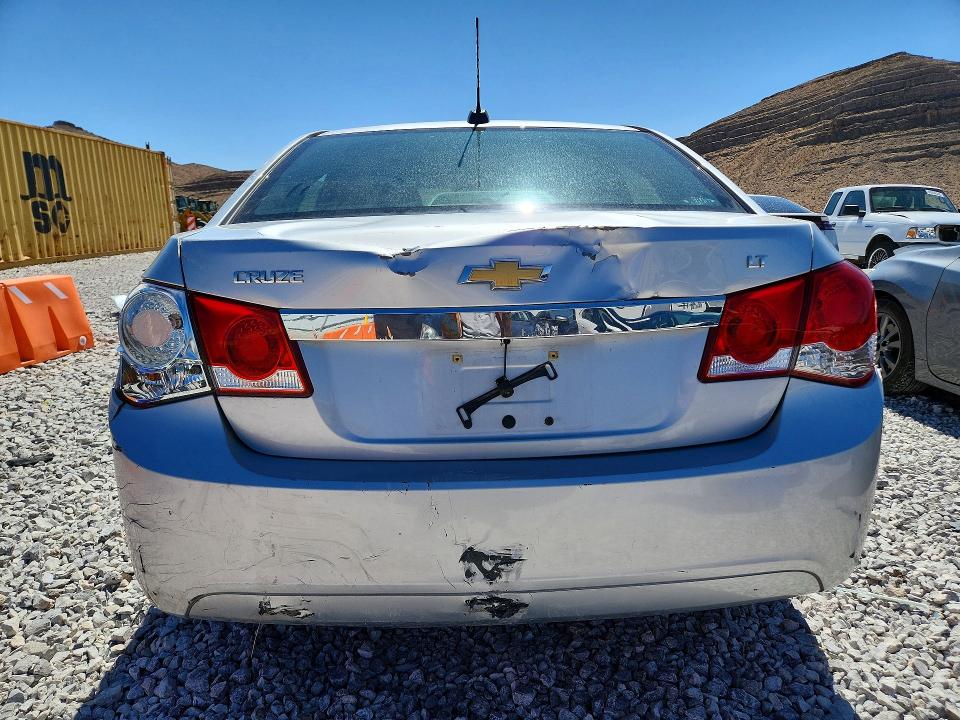 63137996 :رقم المزاد ، 1G1PE5SB0F7186319 vin ، 2015 Chevrolet Cruze مزاد بيع