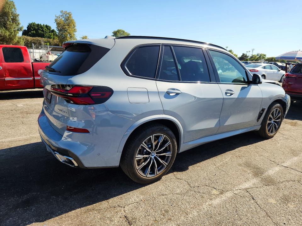61972696 :رقم المزاد ، 5UX43EU05R9S23870 vin ، 2024 Bmw X5 مزاد بيع