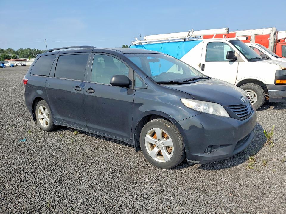 61530346 :رقم المزاد ، 5TDZK3DC3FS629426 vin ، 2015 Toyota Sienna مزاد بيع