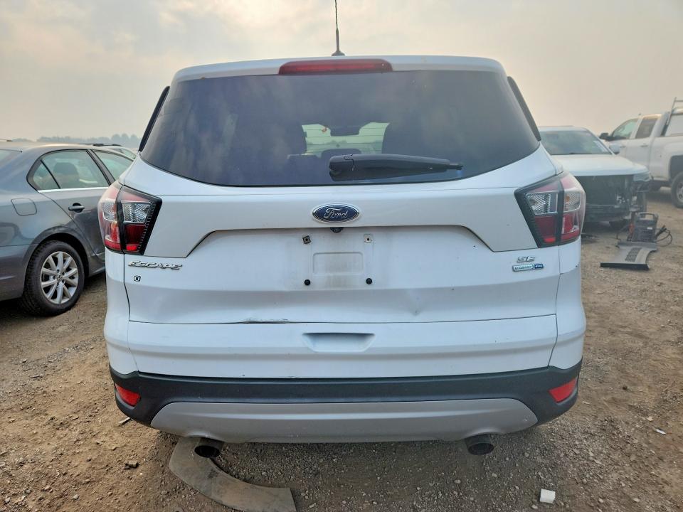 61039406 :رقم المزاد ، 1FMCU9GD8HUE10186 vin ، 2017 Ford Escape مزاد بيع
