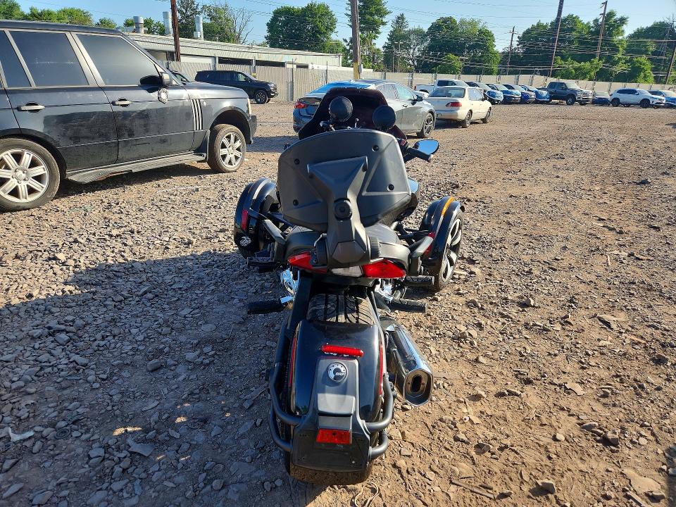 58691986 :رقم المزاد ، 2BXRDDD28FV003992 vin ، 2015 Can-am Spyder Roadster مزاد بيع