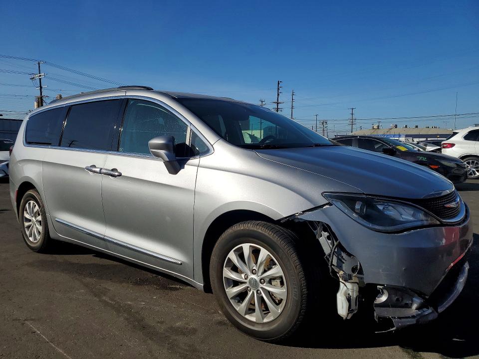 Продажа на аукционе авто 2017 Chrysler Pacifica, vin: 2C4RC1BG3HR657861, номер лота: 63602586
