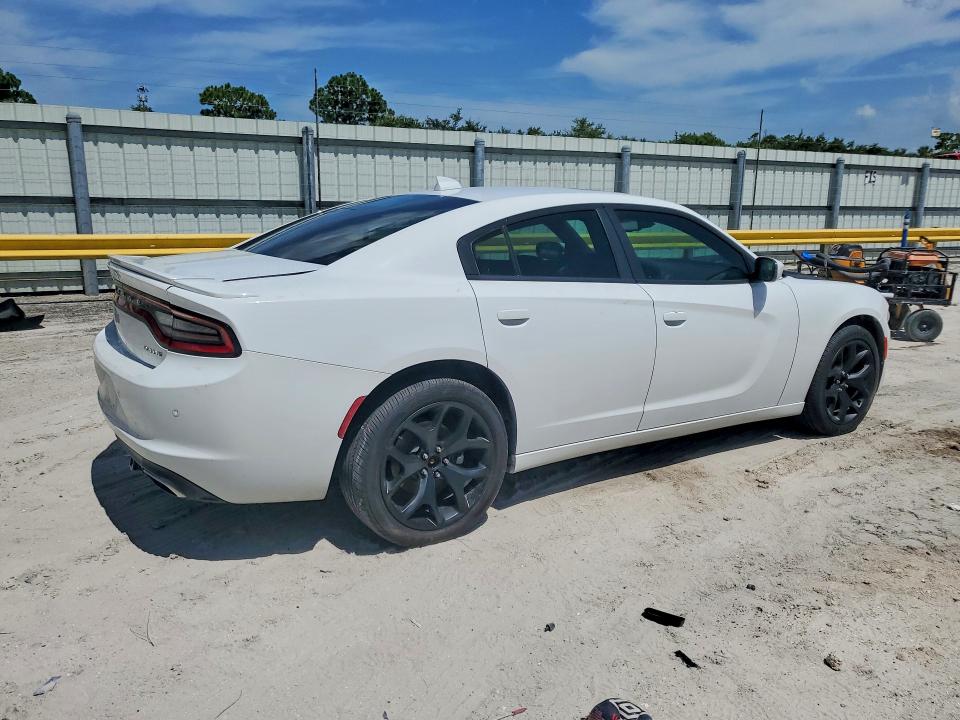 61189186 :رقم المزاد ، 2C3CDXJG8FH746095 vin ، 2015 Dodge Charger مزاد بيع