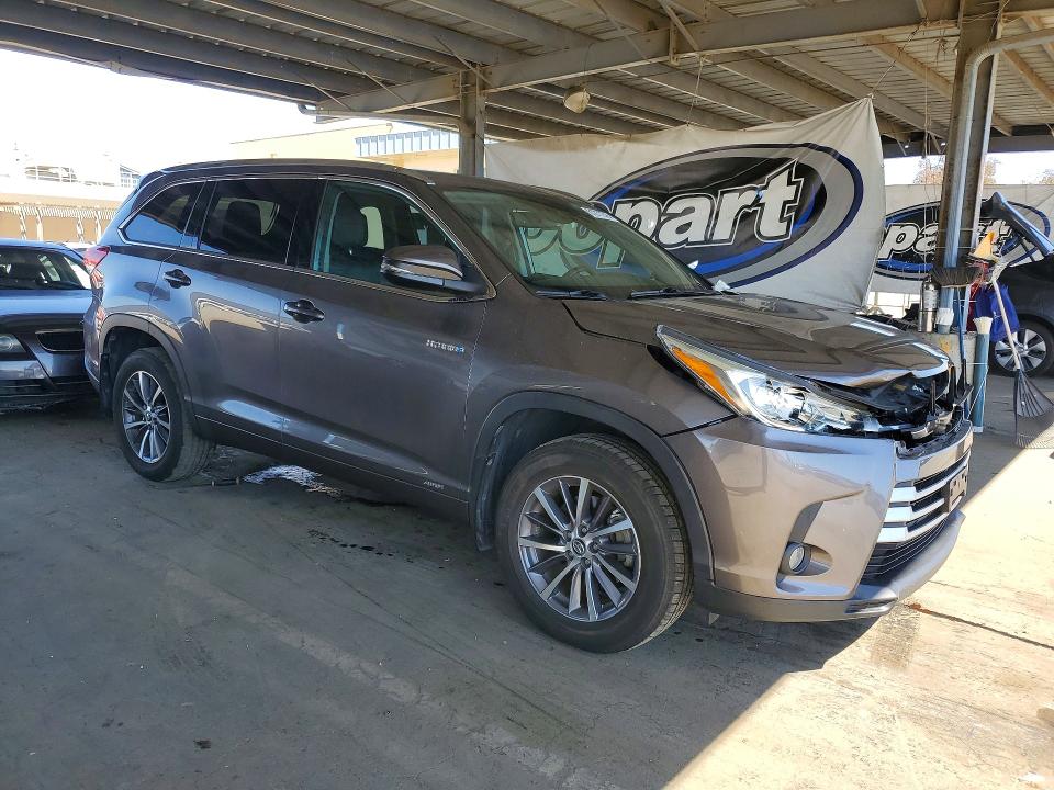 61211276 :رقم المزاد ، 5TDJGRFH7JS050765 vin ، 2018 Toyota Highlander Hybrid مزاد بيع