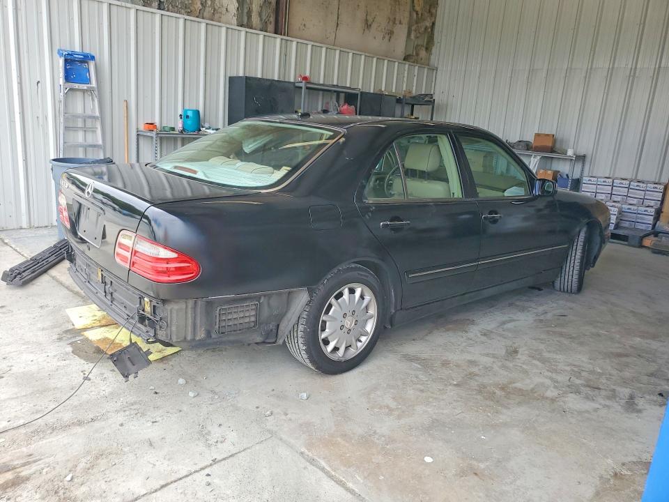 2000 Mercedes-benz E მანქანა იყიდება აუქციონზე, vin: WDBJF65J7YB110226, აუქციონის ნომერი: 61922226