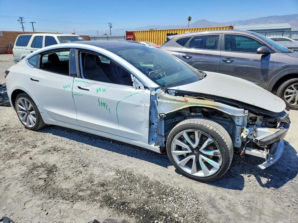 58457356 :رقم المزاد ، 5YJ3E1EA7JF162409 vin ، 2018 Tesla Model 3 مزاد بيع