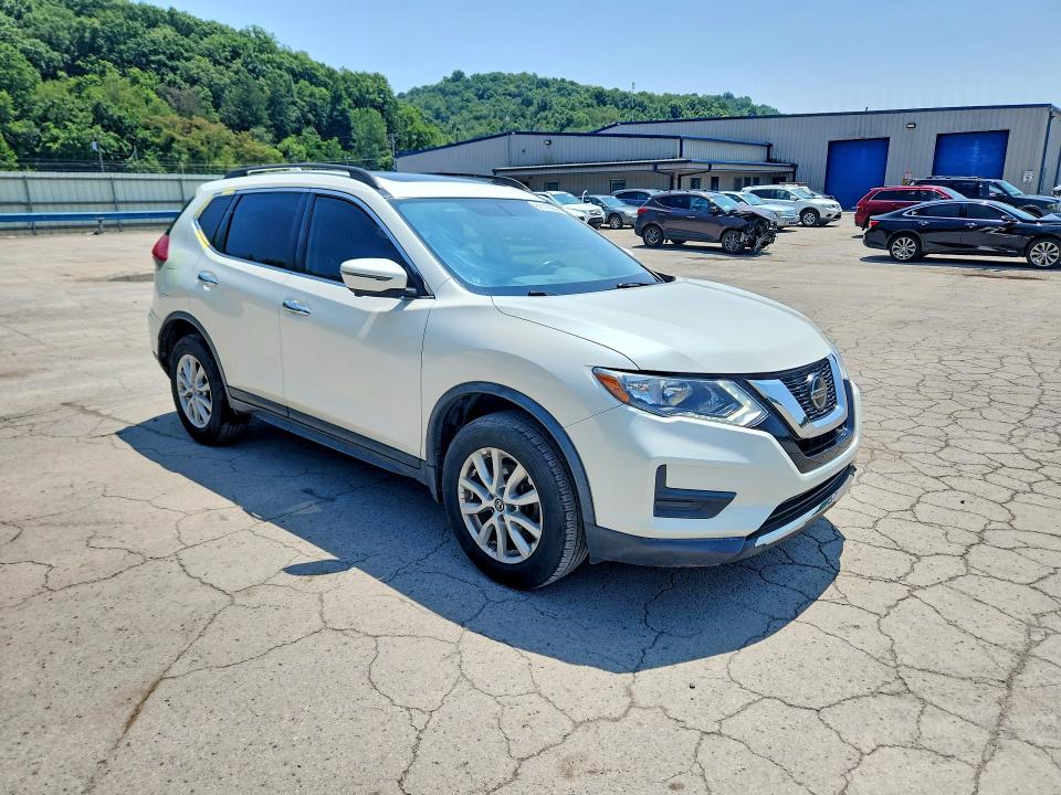 61118356 :رقم المزاد ، JN8AT2MV0JW353886 vin ، 2018 Nissan Rogue مزاد بيع