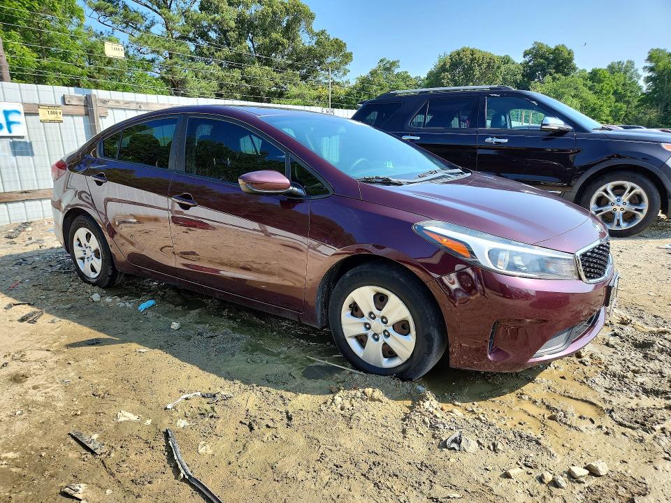 59067046 :رقم المزاد ، 3KPFK4A78JE281514 vin ، 2018 Kia Forte مزاد بيع
