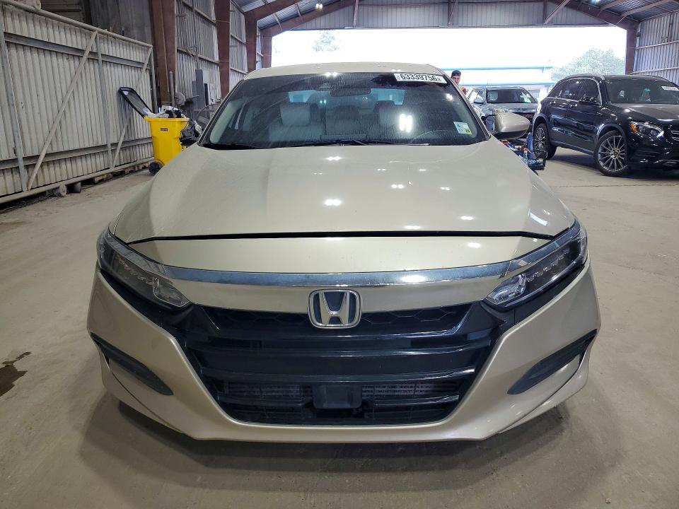 63339756 :رقم المزاد ، 1HGCV1F13JA123924 vin ، 2018 Honda Accord مزاد بيع