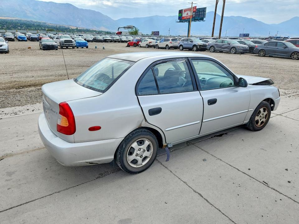 62203886 :رقم المزاد ، KMHCG45C92U336739 vin ، 2002 Hyundai Accent مزاد بيع