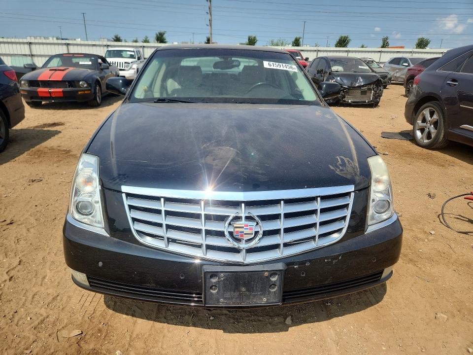 61591456 :رقم المزاد ، 1G6KD5E62BU129119 vin ، 2011 Cadillac Dts مزاد بيع
