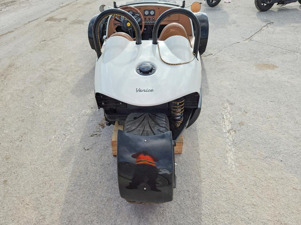 63111706 :رقم المزاد ، 7KGTC2V32NR003209 vin ، 2022 Vanderhall Venice Gt مزاد بيع