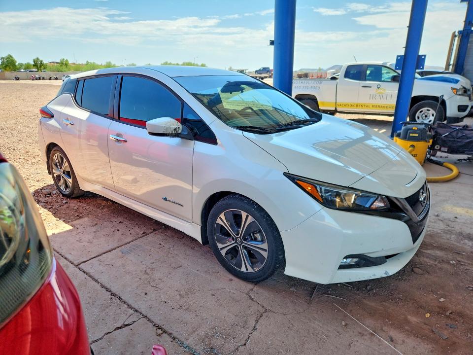 2018 Nissan Leaf მანქანა იყიდება აუქციონზე, vin: 1N4AZ1CPXJC304256, აუქციონის ნომერი: 61190986