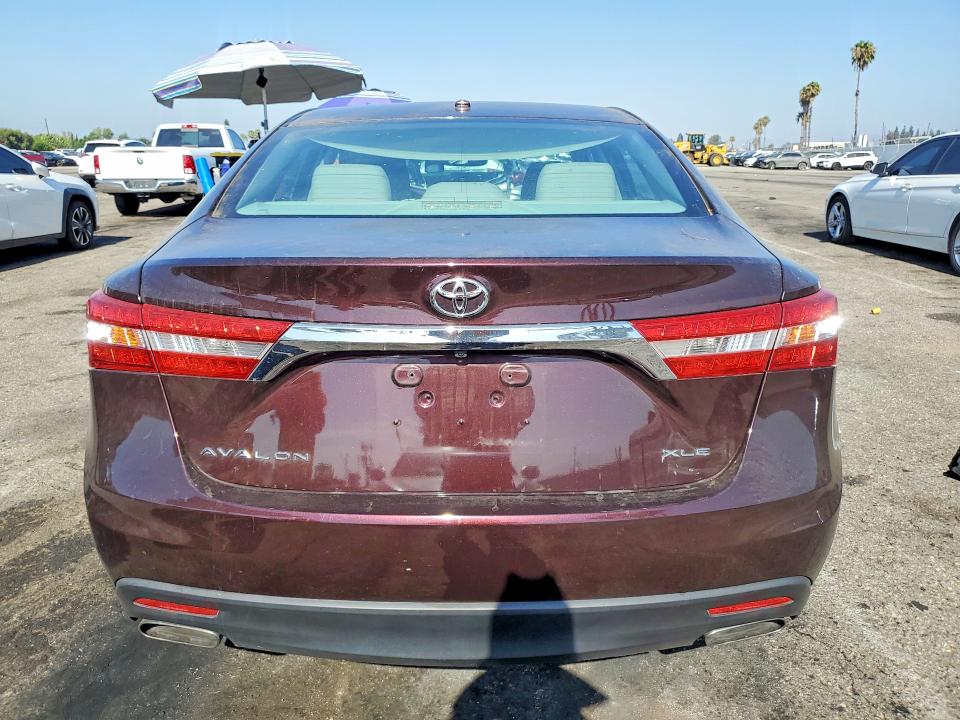 61583116 :رقم المزاد ، 4T1BK1EB8FU144623 vin ، 2015 Toyota Avalon مزاد بيع