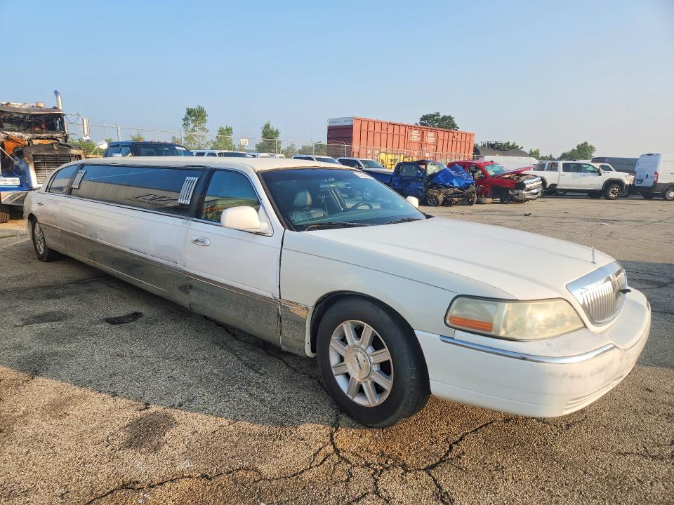 2008 Lincoln Town Car მანქანა იყიდება აუქციონზე, vin: 2L1FM88W38X644365, აუქციონის ნომერი: 61858276