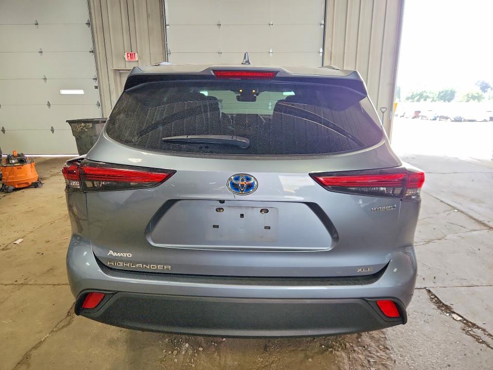 61508706 :رقم المزاد ، 5TDGBRCH4MS066049 vin ، 2021 Toyota Highlander مزاد بيع