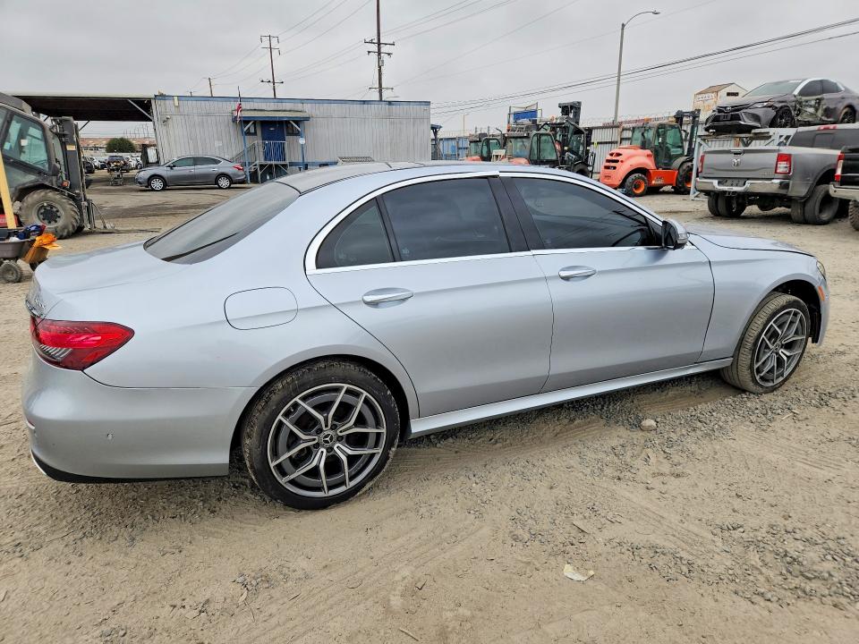 59830006 :رقم المزاد ، W1KZF8EB0MA876636 vin ، 2021 Mercedes-benz E مزاد بيع