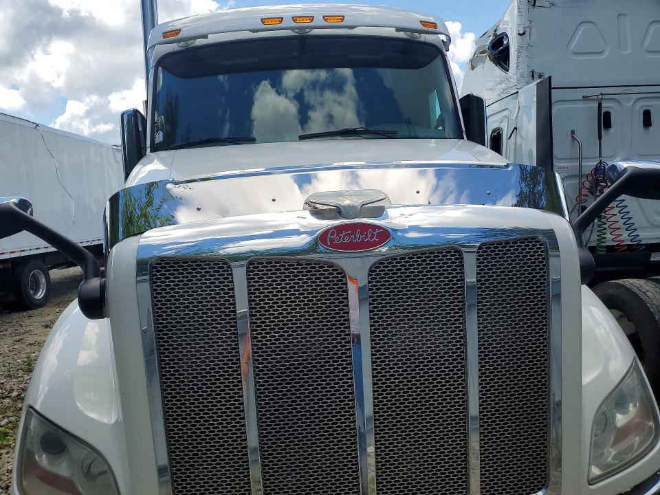 Продажа на аукционе авто 2018 Peterbilt 579, vin: 1XPBDP9X3JD473714, номер лота: 60492926