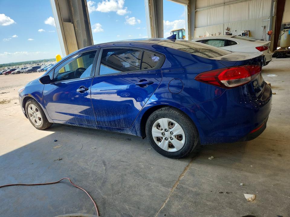 2018 Kia Forte მანქანა იყიდება აუქციონზე, vin: 3KPFK4A73JE284028, აუქციონის ნომერი: 59315156