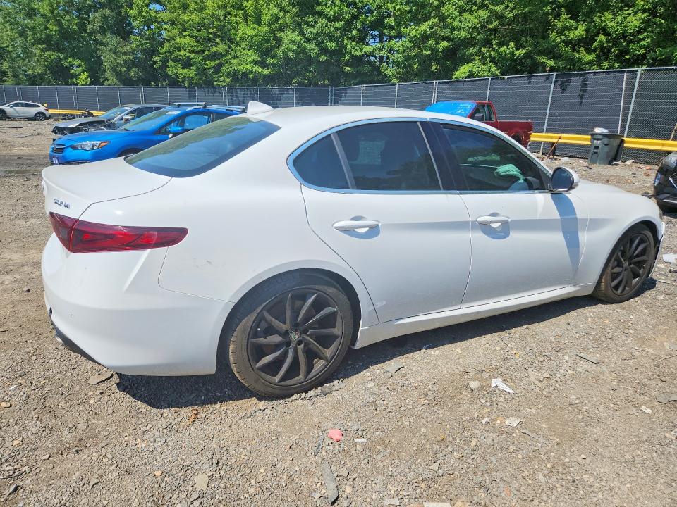61247996 :رقم المزاد ، ZARFAEBN3H7555904 vin ، 2017 Alfa Romeo Giulia مزاد بيع