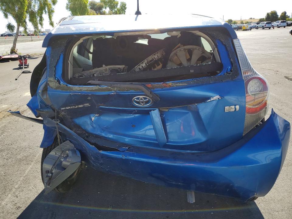 Продажа на аукционе авто 2012 Toyota Prius C, vin: JTDKDTB32C1527638, номер лота: 61439626