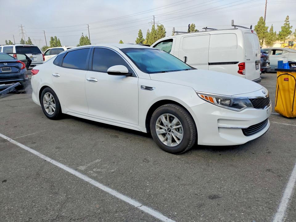2018 Kia Optima მანქანა იყიდება აუქციონზე, vin: 5XXGT4L33JG225211, აუქციონის ნომერი: 62856746