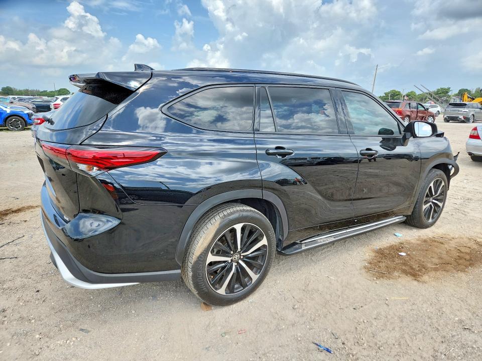 Продажа на аукционе авто 2022 Toyota Highlander, vin: 5TDLZRAH7NS109488, номер лота: 61768446
