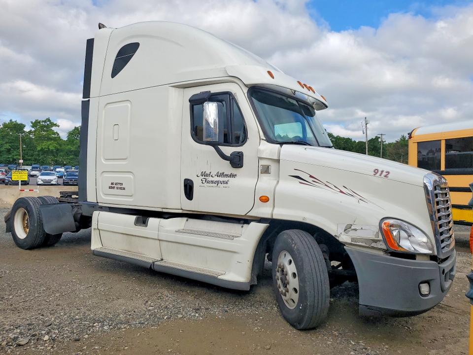 Продаж на аукціоні авто 2014 Freightliner Cascadia 125, vin: 1FUBGLD65ELFV3359, номер лоту: 60434286