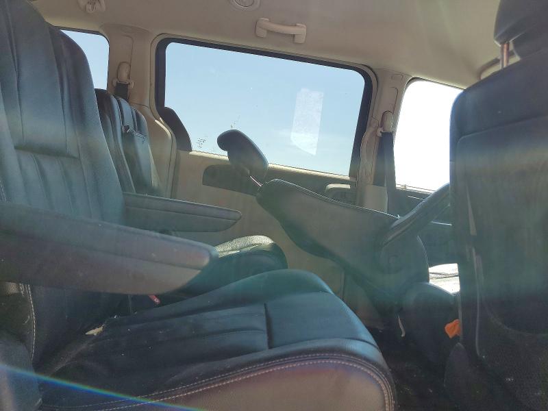 61623406 :رقم المزاد ، 2C4RC1BG5FR696559 vin ، 2015 Chrysler Town & Country مزاد بيع