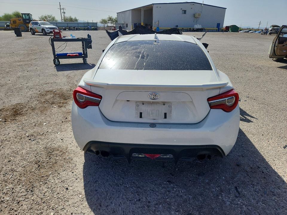 64980906 :رقم المزاد ، JF1ZNAA10H8705017 vin ، 2017 Toyota 86 مزاد بيع