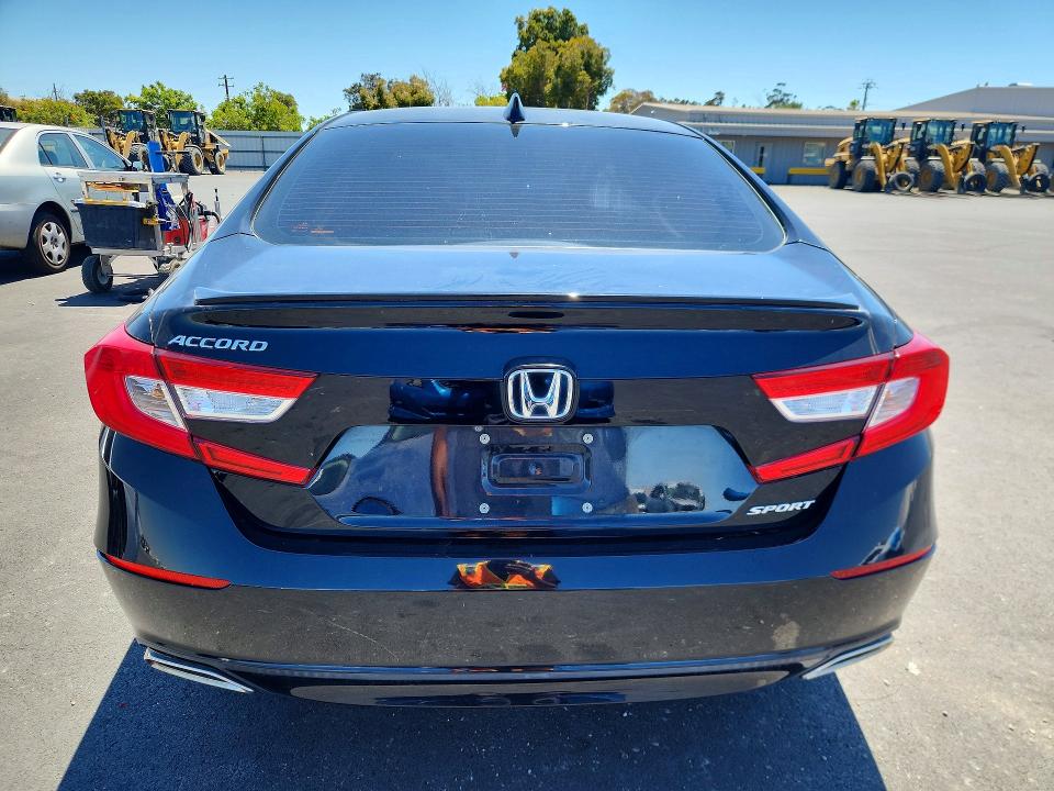 Продажа на аукционе авто 2018 Honda Accord, vin: 1HGCV1F33JA187978, номер лота: 70929885