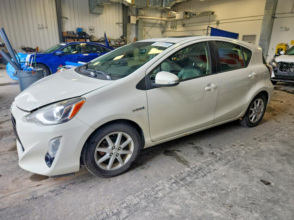 62684706 :رقم المزاد ، JTDKDTB31F1096391 vin ، 2015 Toyota Prius C مزاد بيع