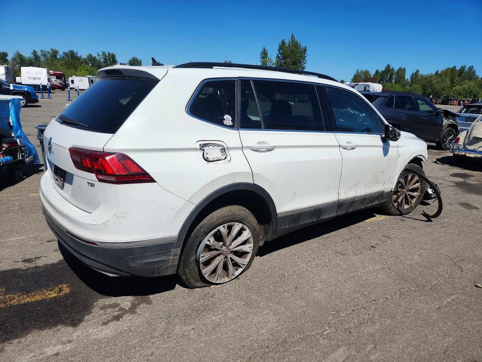 Продажа на аукционе авто 2018 Volkswagen Tiguan, vin: 3VV3B7AX5JM124762, номер лота: 63497916