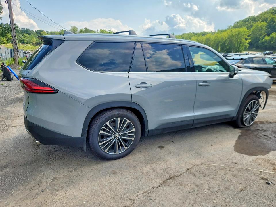 2026 Toyota Grand Highlander Hybrid მანქანა იყიდება აუქციონზე, vin: 5TDADAB54TS041305, აუქციონის ნომერი: 62844426