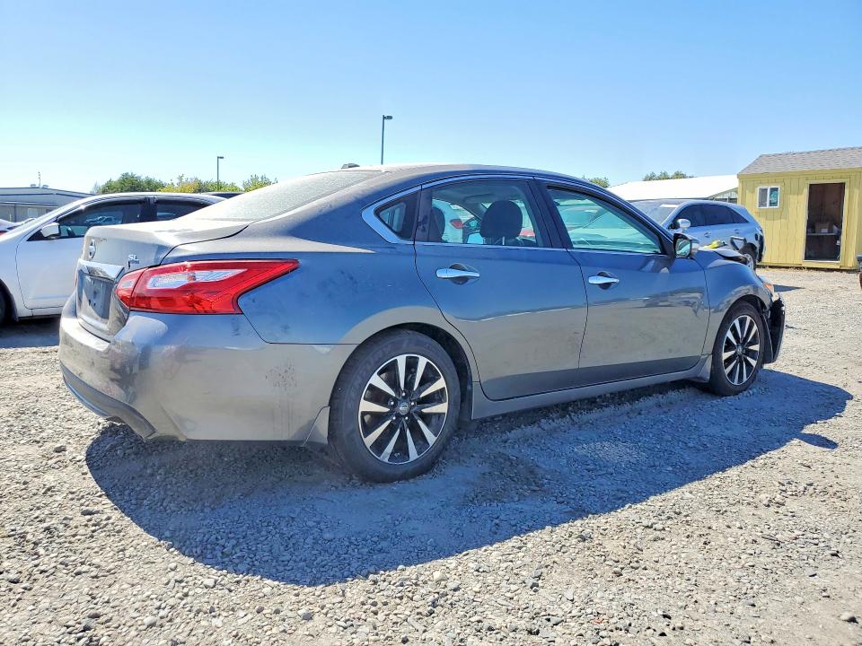 2017 Nissan Altima მანქანა იყიდება აუქციონზე, vin: 1N4AL3APXHC498958, აუქციონის ნომერი: 60498646