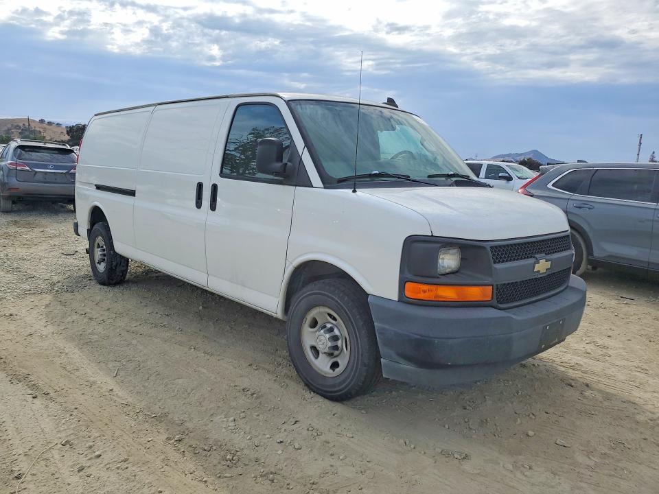 60633556 :رقم المزاد ، 1GCWGBFG5H1186761 vin ، 2017 Chevrolet Express G2500 مزاد بيع