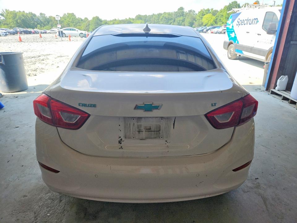 61850466 :رقم المزاد ، 1G1BE5SM6J7205539 vin ، 2018 Chevrolet Cruze مزاد بيع