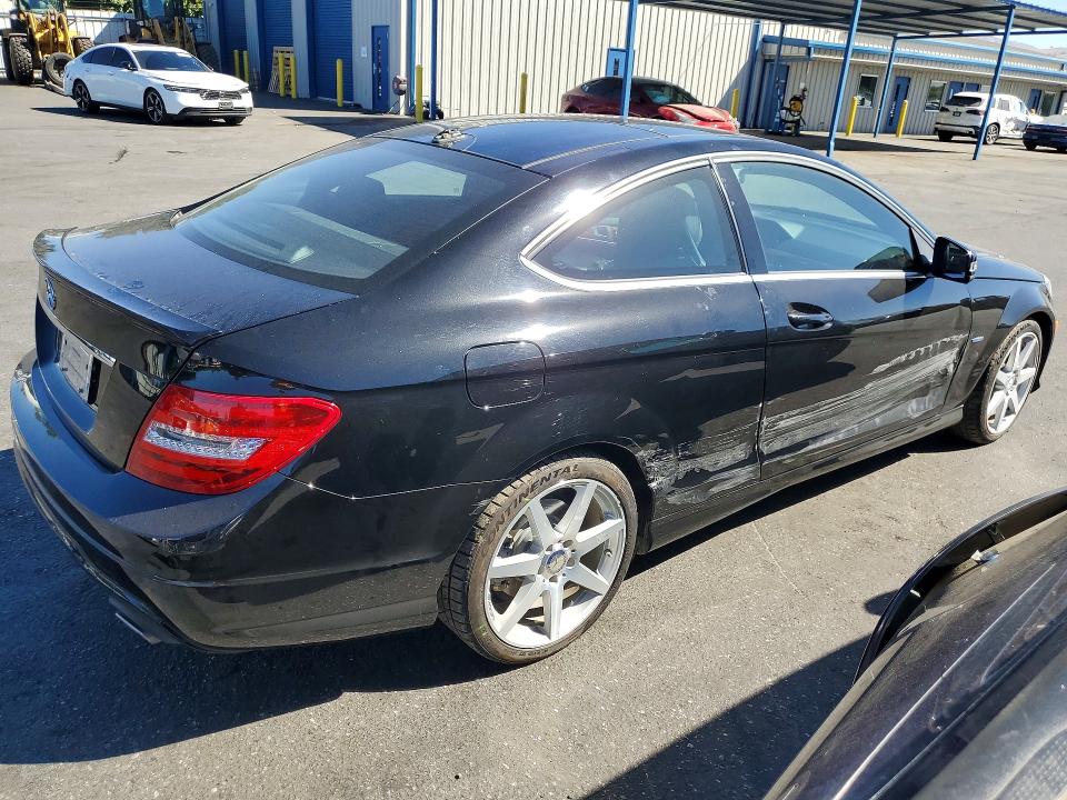 Продажа на аукционе авто 2012 Mercedes-benz C, vin: WDDGJ5HB9CF775502, номер лота: 63180986