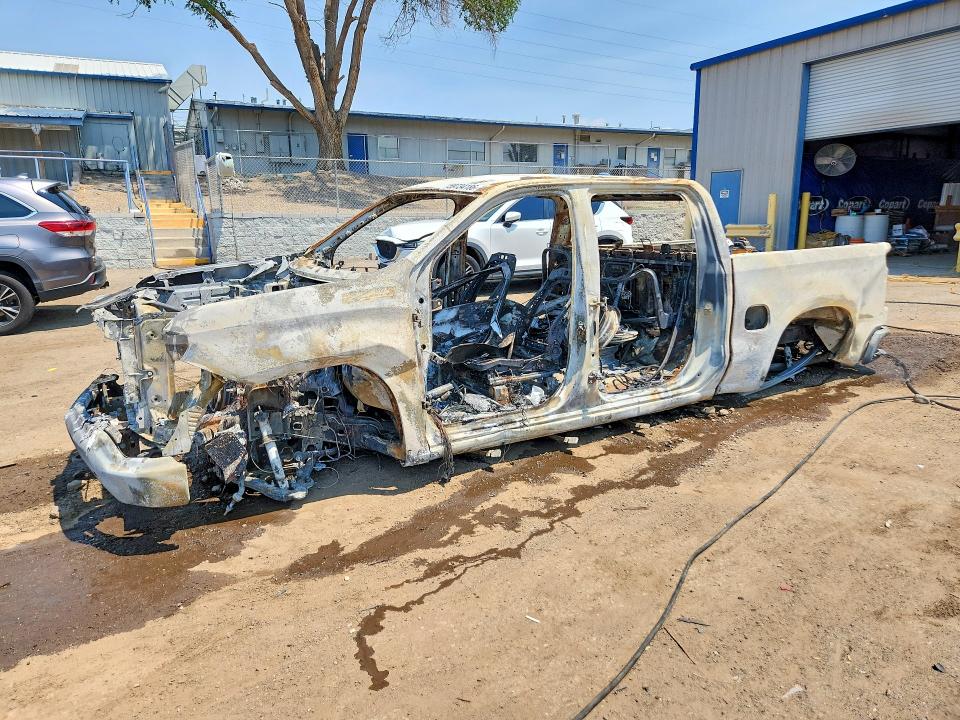 Продажа на аукционе авто 2024 Chevrolet Silverado, vin: 2GCUDEED0R1168933, номер лота: 59734186